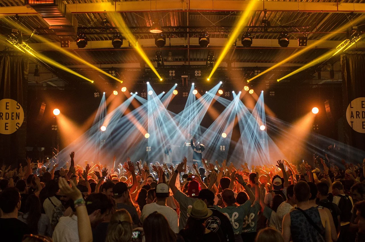 Ile toalet przenośnych na event? Kalkulator i zasady dla organizatorów